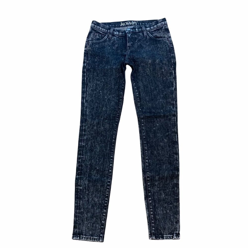 NWOT Kova & T Acid washed Sandy jeans
